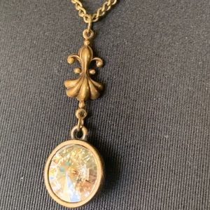 Necklace crystal pendant